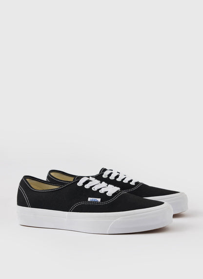 Men's Vans Authentic 44 Deck DX - Low Top Trainers - Black & White
