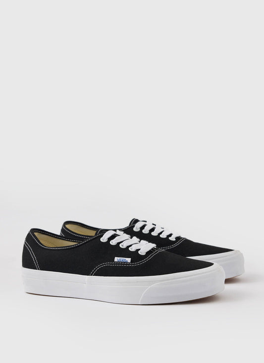 Men's Vans Authentic 44 Deck DX - Low Top Trainers - Black & White