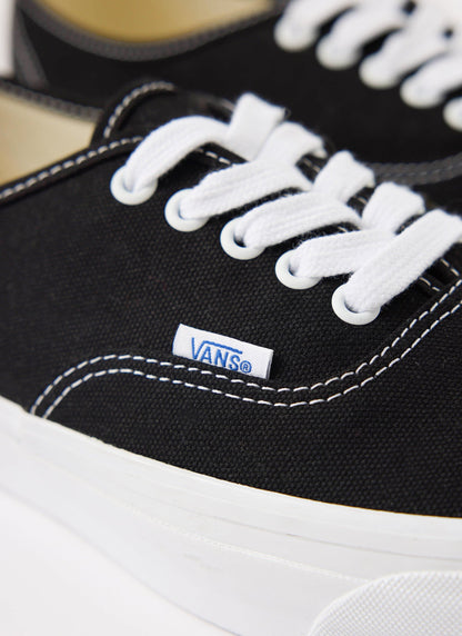 Men's Vans Authentic 44 Deck DX - Low Top Trainers - Black & White